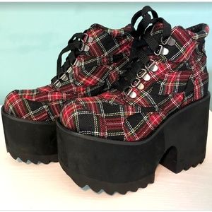 Dollskill current mood plaid boot US 6